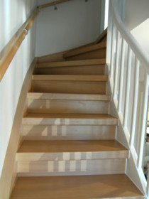 Bild einer frisch renovierten Treppe